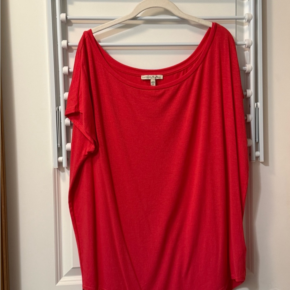 Express Off The Shoulder London Tee (coral color)
